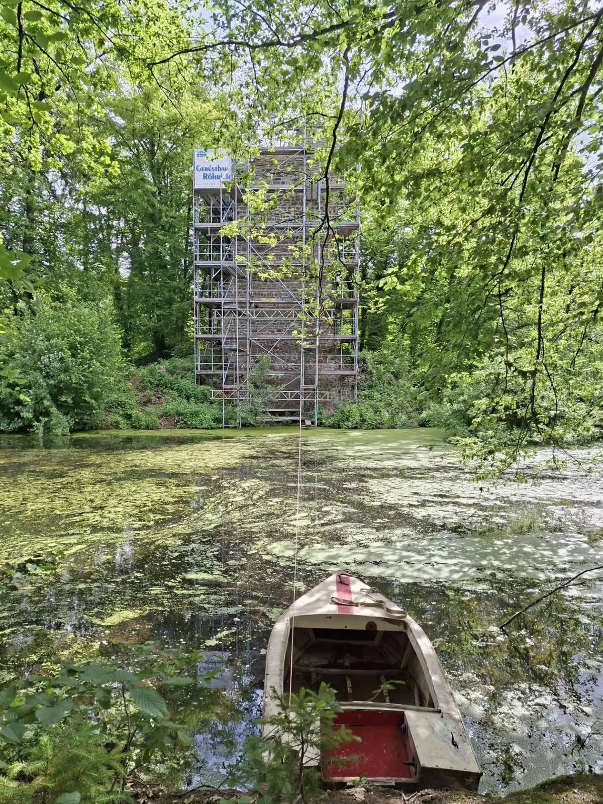 Einger&uuml;stetes historisches Bauwerk bei der denkmalgerechten Sanierung