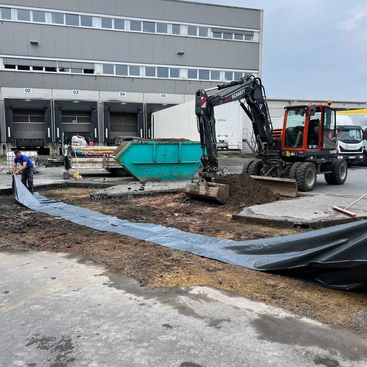 Bagger bei Erdarbeiten auf einem Grundstück in der Region Willich